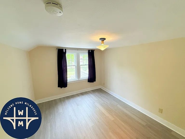 2054 S 72nd St — Photo 18