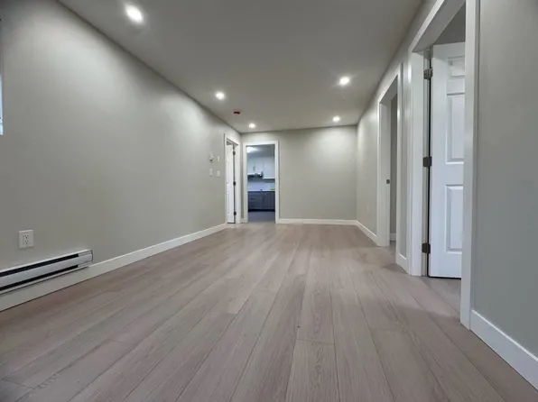 6869 Gladstone St, Vancouver, BC V5P 4G3