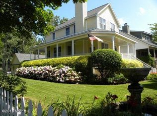 417 Summer Grove Dr, Douglas, MI 49406