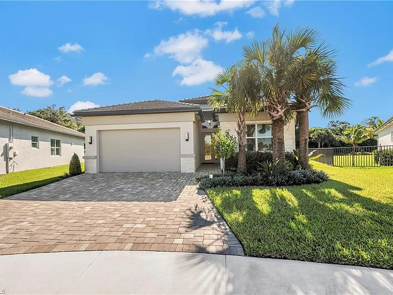 11453 Jacaranda Dr — Photo 1