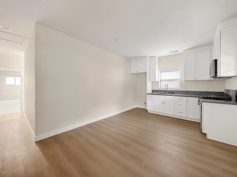 3200 Weldon Ave — Photo 2