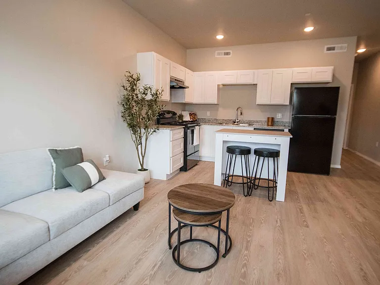 1515 S Macarthur Blvd — Photo 8