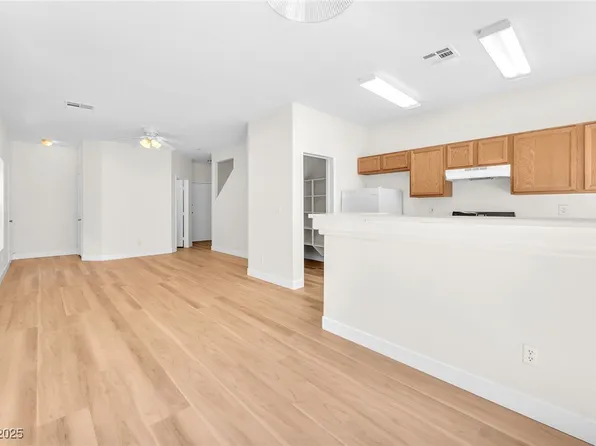 2563 Land Rush Dr, Henderson, NV 89002