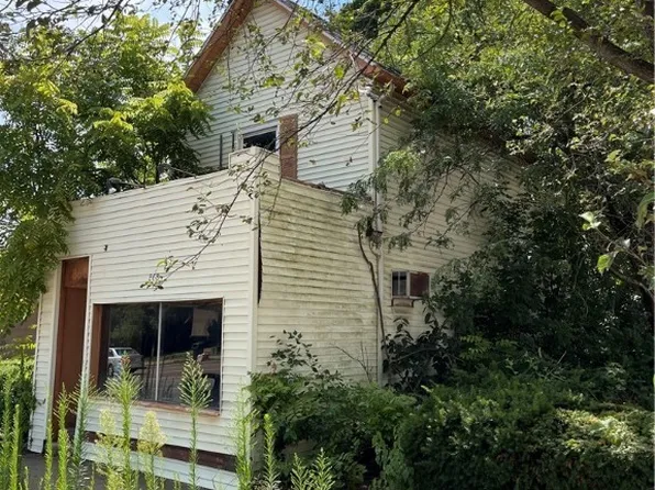 868 N Main St, Akron, OH 44310