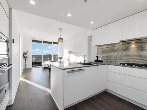 450 Westview St #3009, Coquitlam, BC V3K 0G3