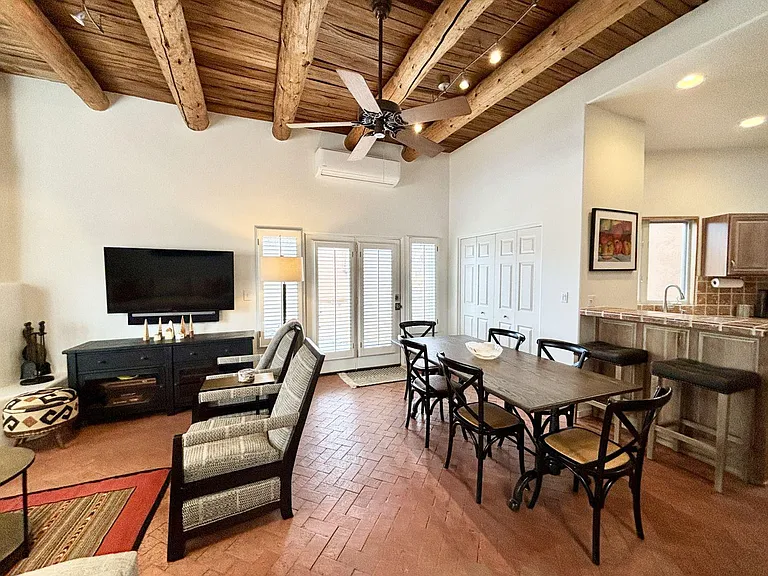 701 E Alameda St — Photo 6