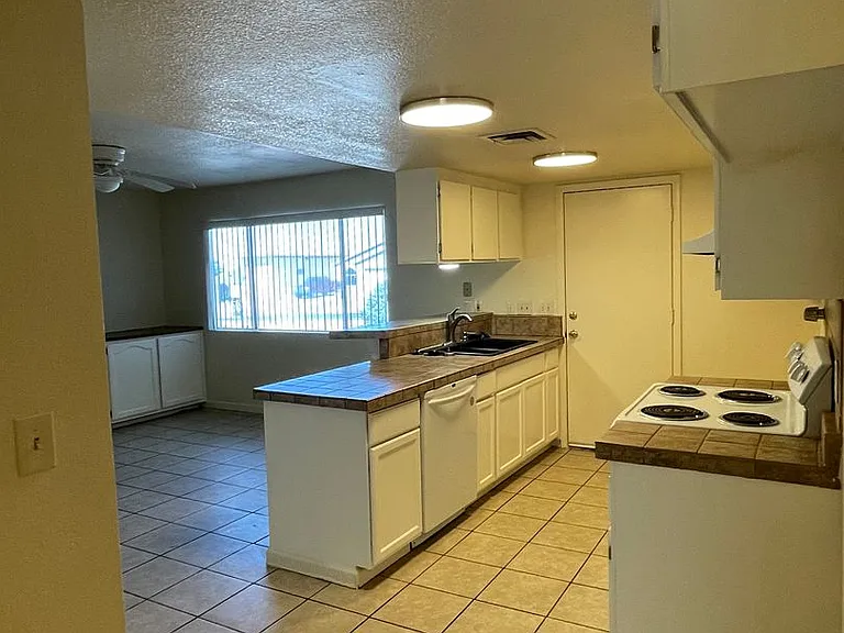 3090 Bounty Ln — Photo 11
