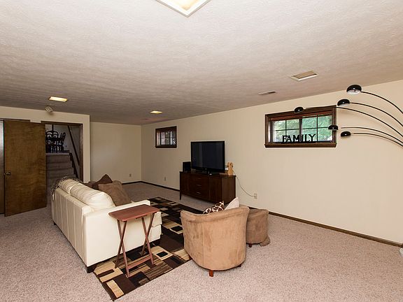 3rd image of 9115 Payne Farm Ln