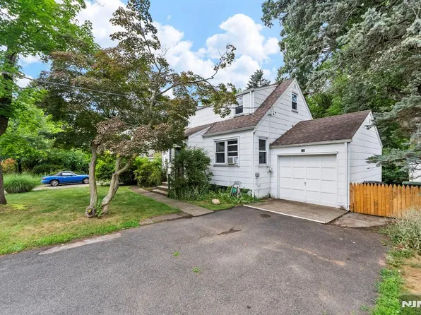 305 E Main St, Bergenfield, NJ 07621