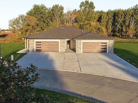 3rd image of 3308 Ponderosa Ct Unit A