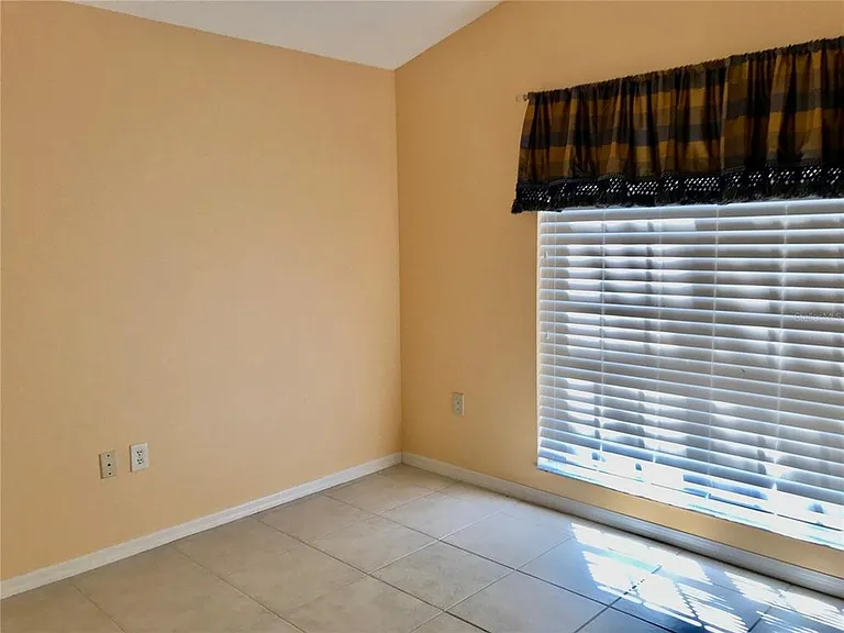 124 Easton Cir — Photo 14