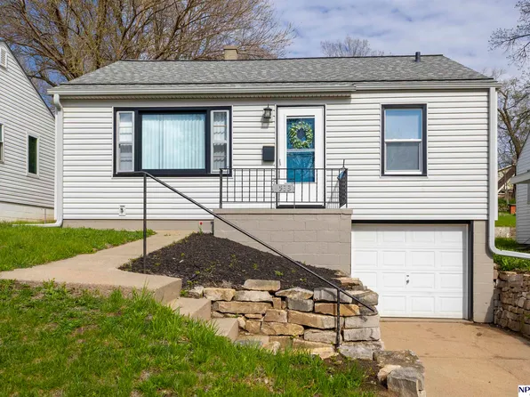 4533 N 41st St, Omaha, NE 68111