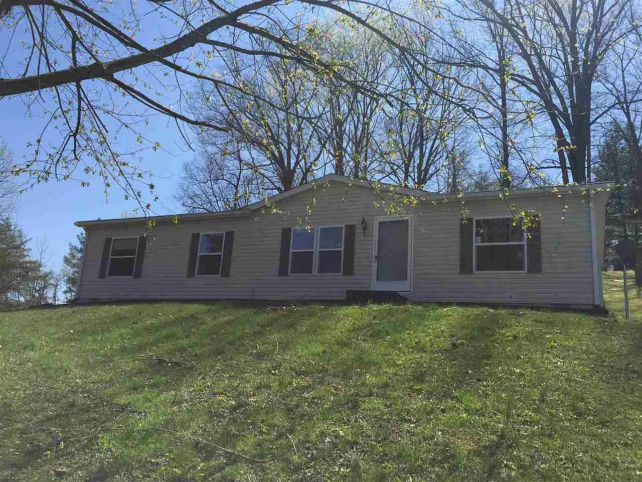 1044 N Hackberry St photo 1