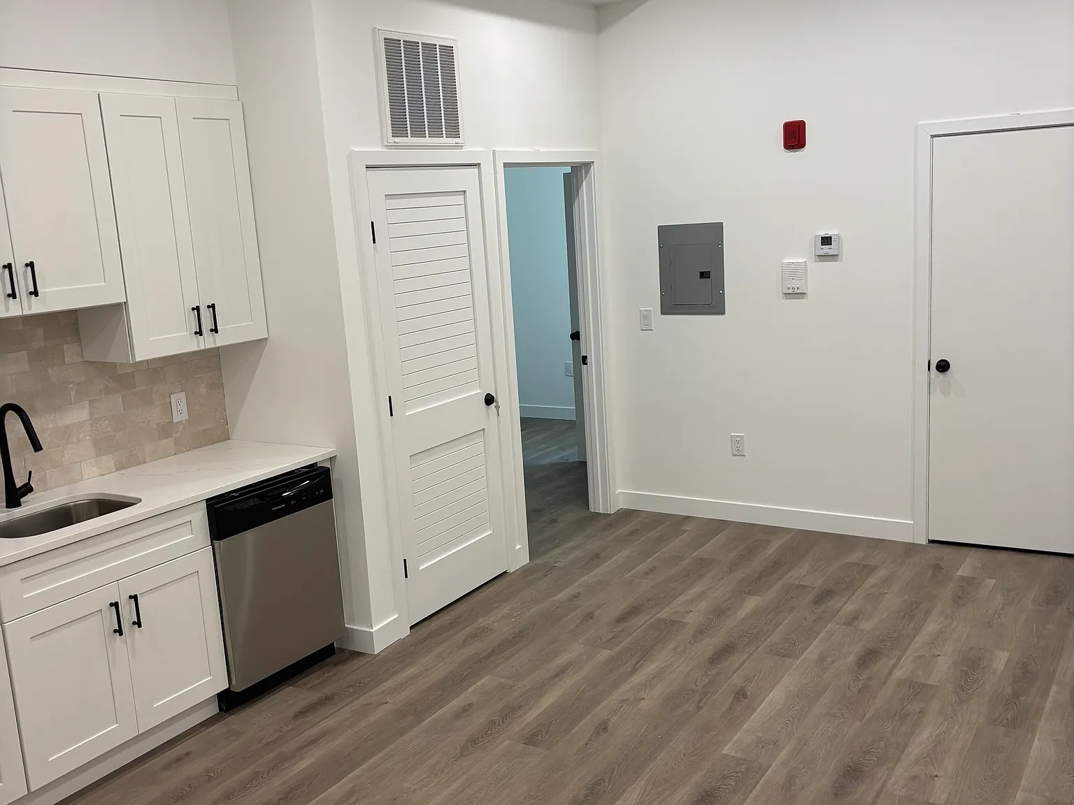 2 bed, 664 sqft, $2,290 — Photo 2