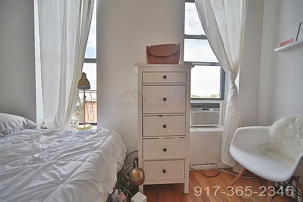 Rented by Metropolitan Realty | media 20