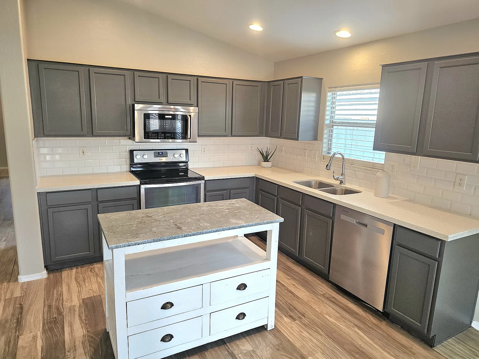 4 bed, 1831 sqft, $2,350 — Photo 3