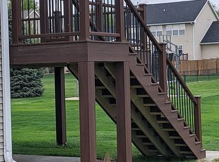 330 Phaeton Dr, Robins, IA 52328