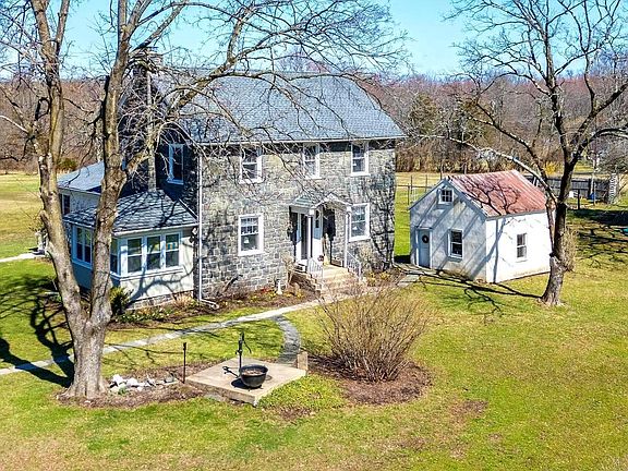 5th image of 1219 Ridge Rd