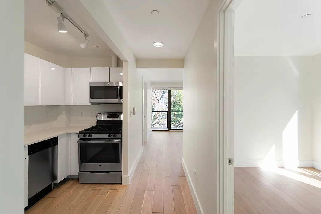 42 Orient Avenue — Photo 3