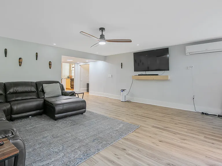 1208 Goodview Ave — Photo 10