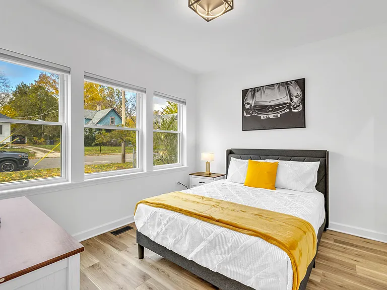 535 Ashland Ave — Photo 42