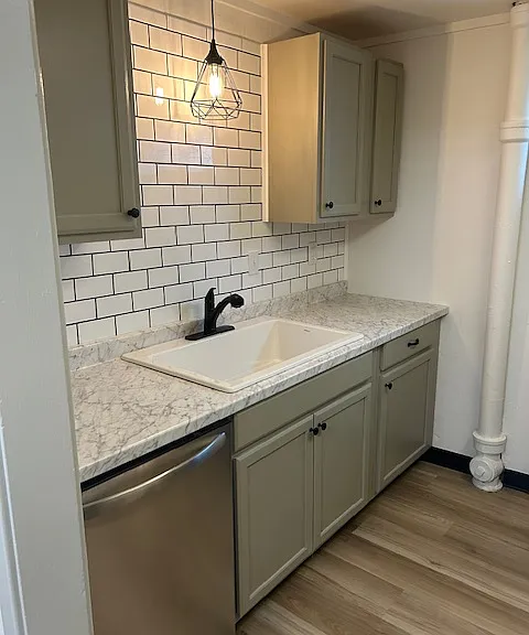 1029 1/2 Yale Ave — Photo 1