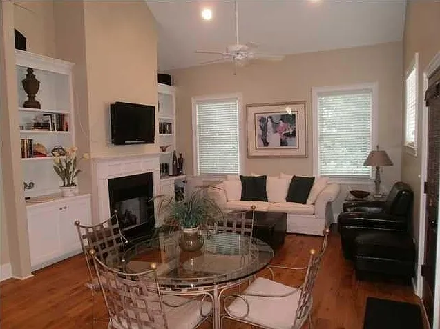 1050 Phillips Park Dr — Photo 20