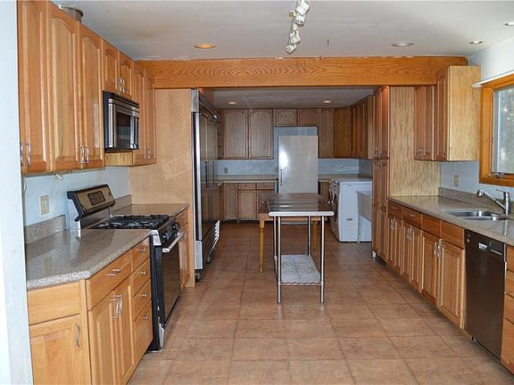 3rd image of 75 Aspen Dr