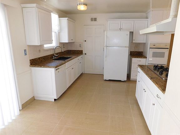3rd image of 7849 De Soto Ave