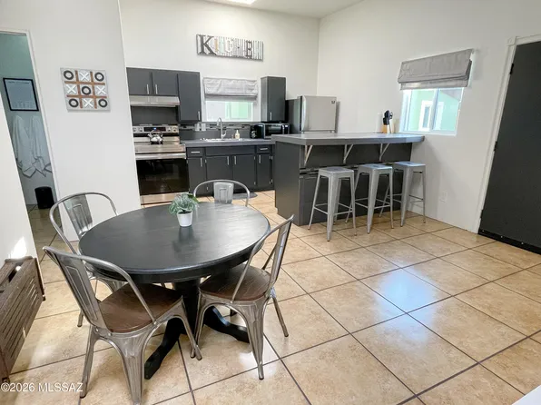 936 E Navajo Rd, Tucson, AZ 85719