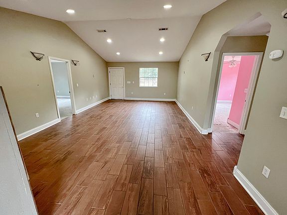 4th image of 159 Michigan Ln