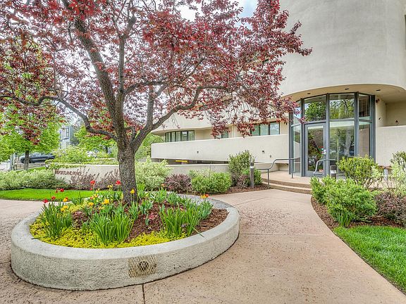Best Downtown Boulder Location - you truly don't need a car to access shopping, hiking, dining, doctors and more - lock and leave convenience.
