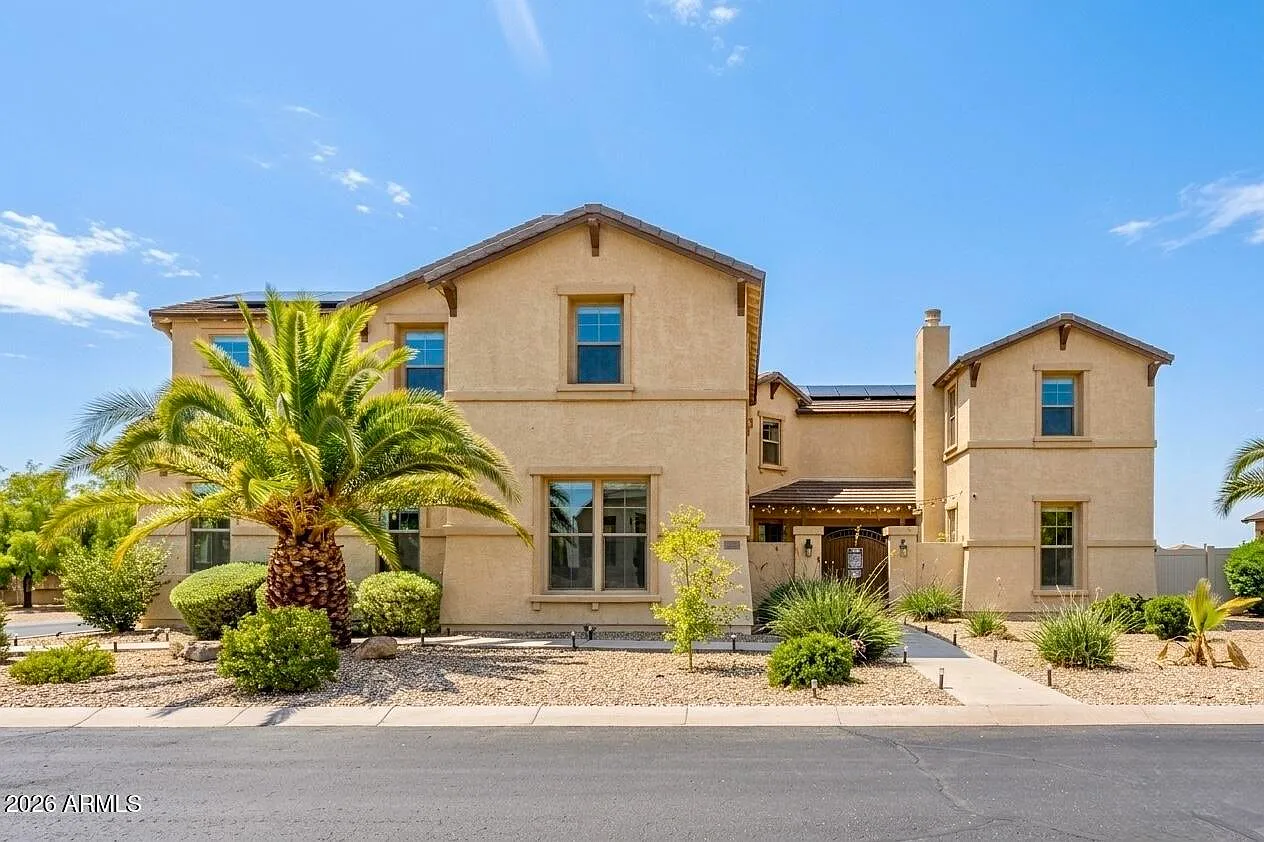 5 bed, 3.5 bath, 5588 sqft, $5,600 — Photo 2