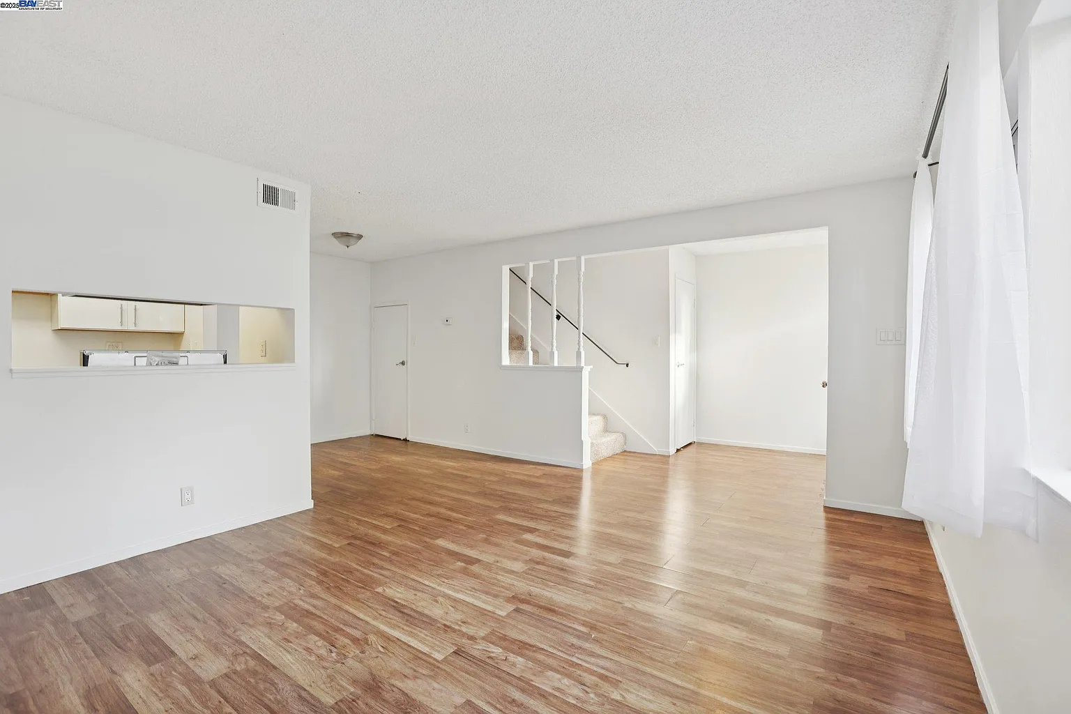 1042 Mohr Ln APT B photo 1