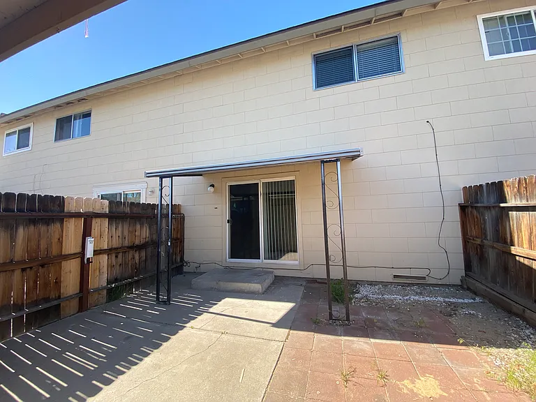 464 Smithridge Park — Photo 12