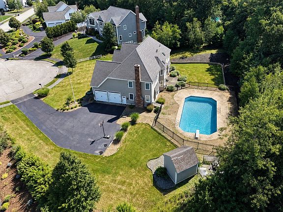 2nd image of 21 Ashwood Cir