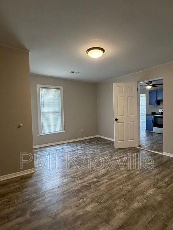 2 bed, 1.0 bath, 1200 sqft, $1,050 — Photo 4