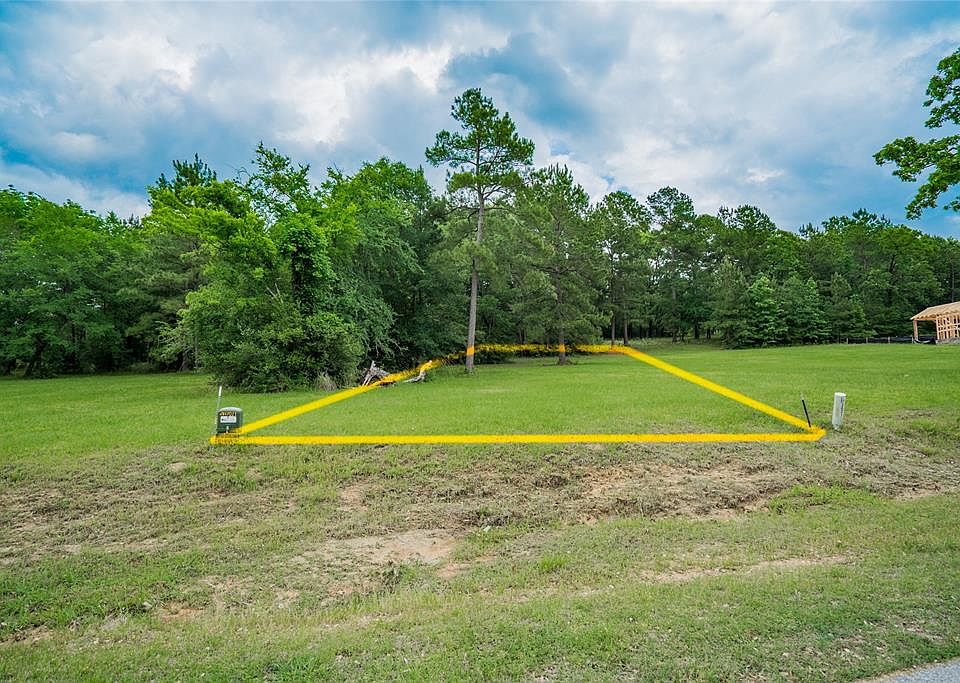 1st image of 11 Lake Crest Ln