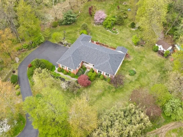 2 Christie Ct, White Twp., NJ 07823