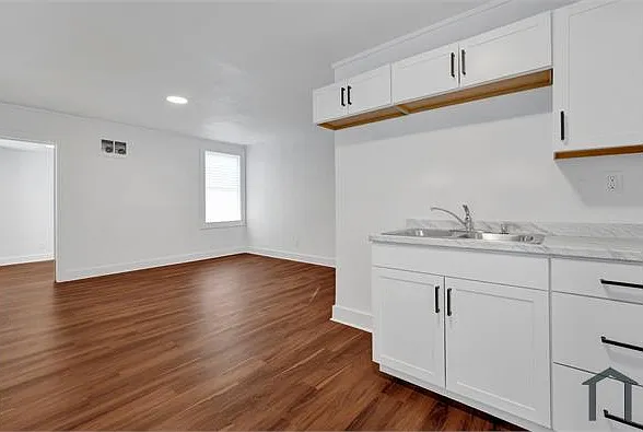 3156 Powell Ave — Photo 4