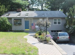 139 Lakeshore Dr, Oakland, NJ 07436
