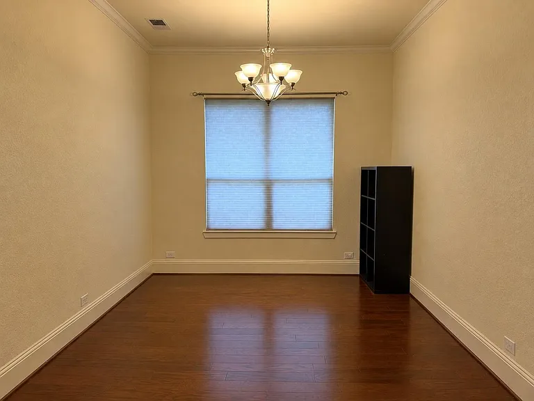 515 Newington Ln — Photo 13
