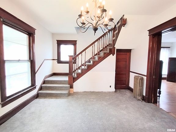 4th image of 205 W Sangamon Ave