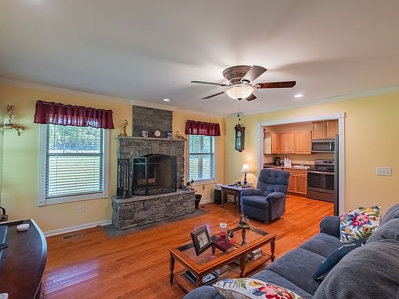 2nd image of 378 Bobo Hollow Rd
