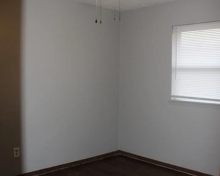 4033 Locust Dr — Photo 6