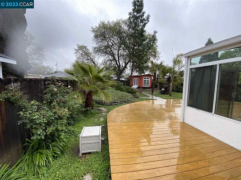 1414 San Carlos Ave — Photo 29