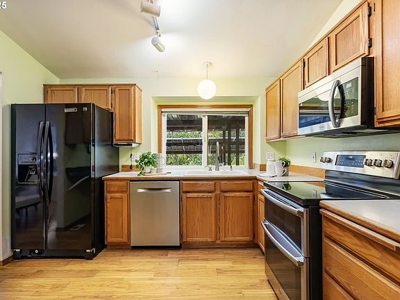 5th image of 8914 NE 28th Pl
