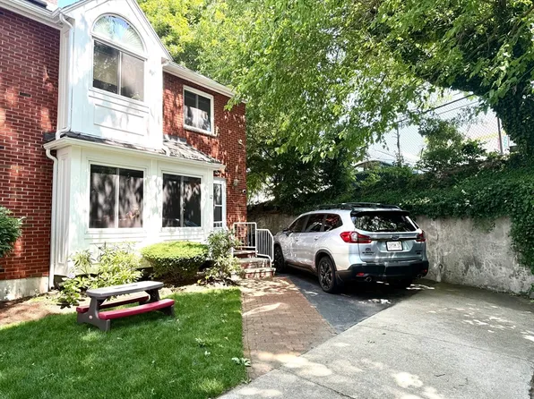 12 Cozy St #12, Watertown, MA 02472