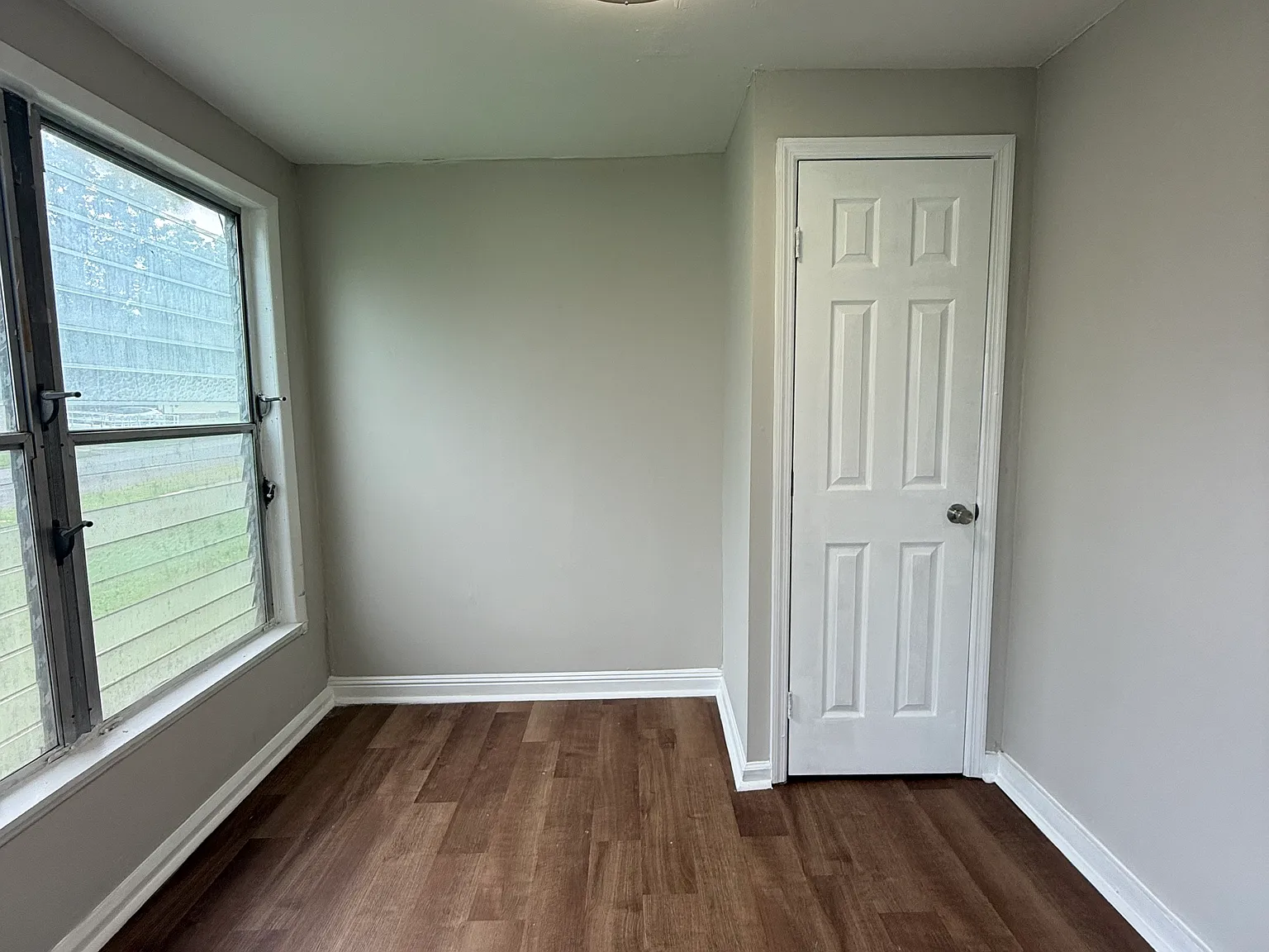 4 bed, 1298 sqft, $1,100 — Photo 2