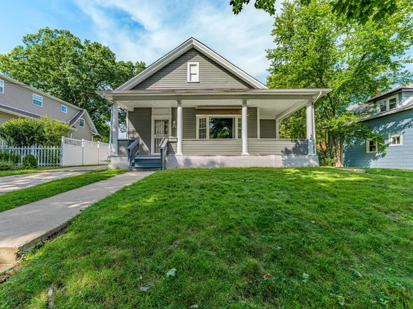 2520 Walnut St, Blue Island, IL 60406